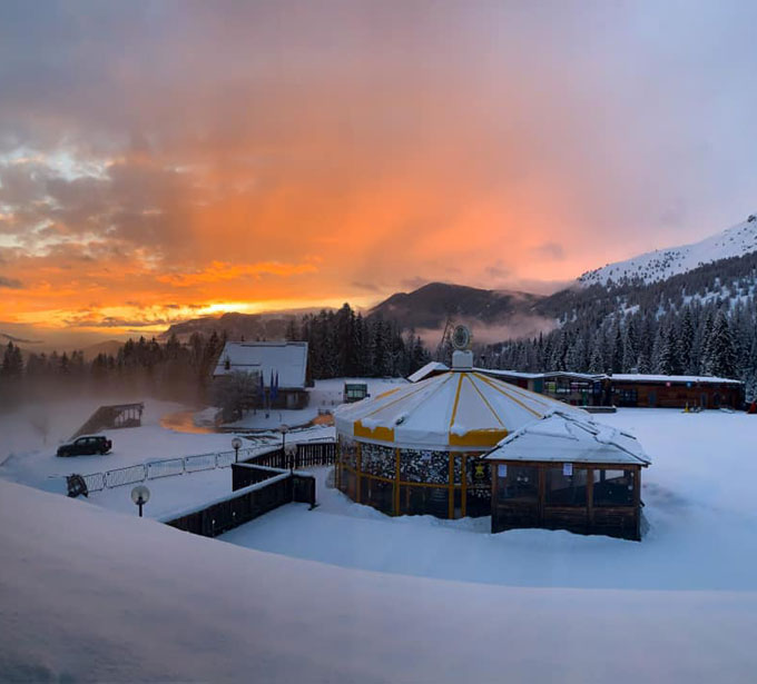  El Zirmo Ristorante/Pizzeria/Mountain Club a Predazzo,ai piedi degli impianti di risalita dell’incantevole Ski Area Alpe Lusia